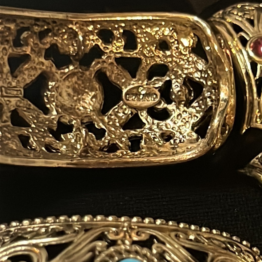 R.J. Graziano Stretch GoldTone Cabachon Bracelets. 2 broken, 2 stretched out. - Picture 4 of 9